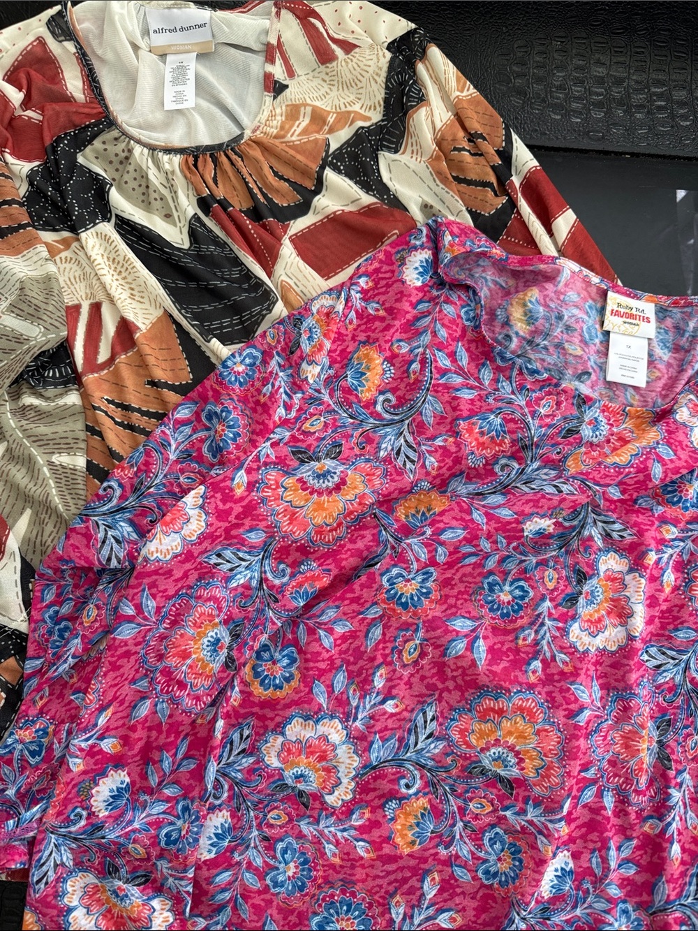 Alfred Dunner Pink Floral V-Neck Tunic with Blue & Orange Accents lot 24